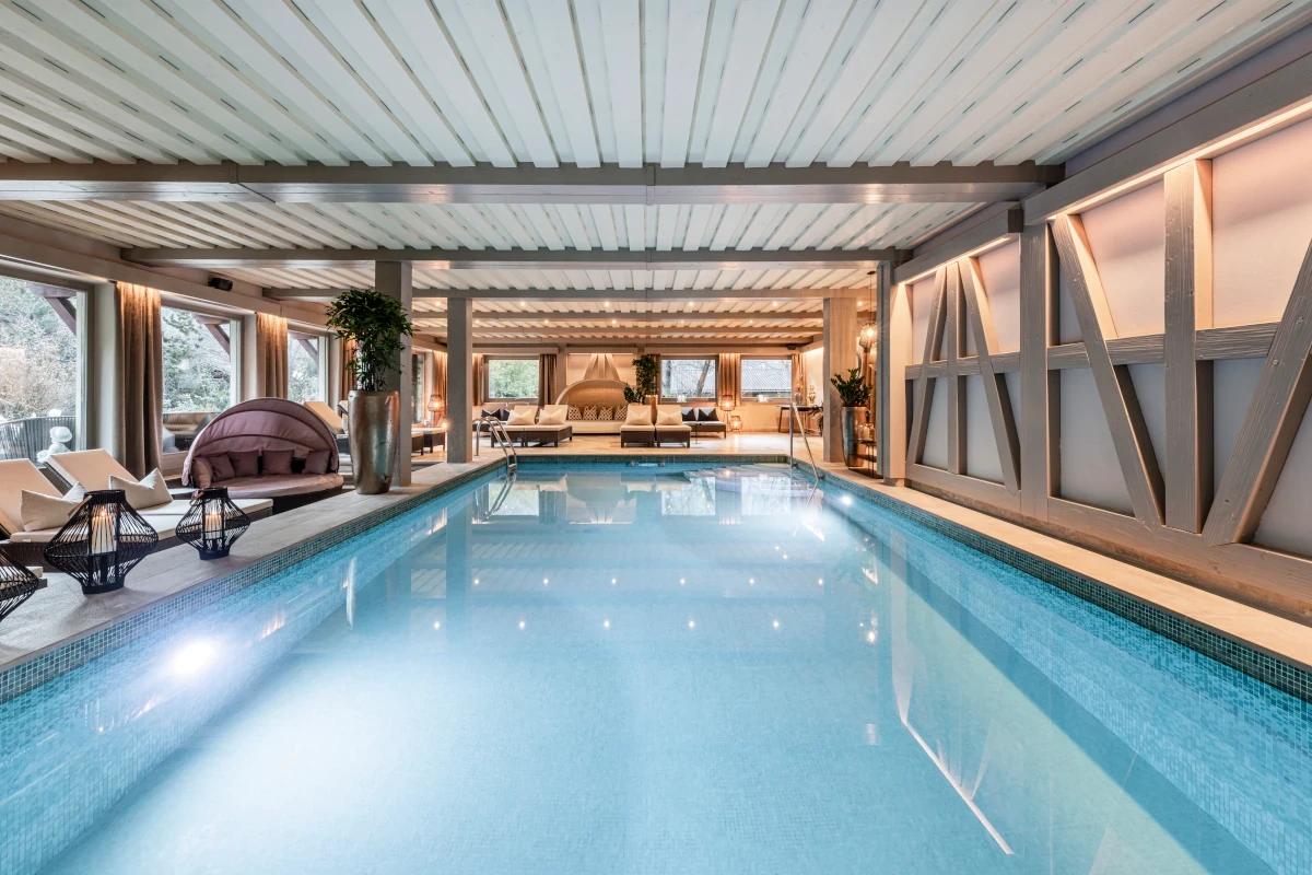 La piscina del Romantik Hotel Stafler (foto di Hannes Niederkofler) Cinque proposte indimenticabili per un San Valentino da favola